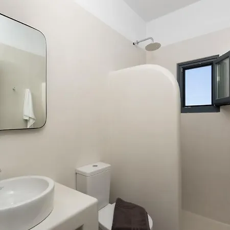 Archon Seaside Retreat Apartahotel