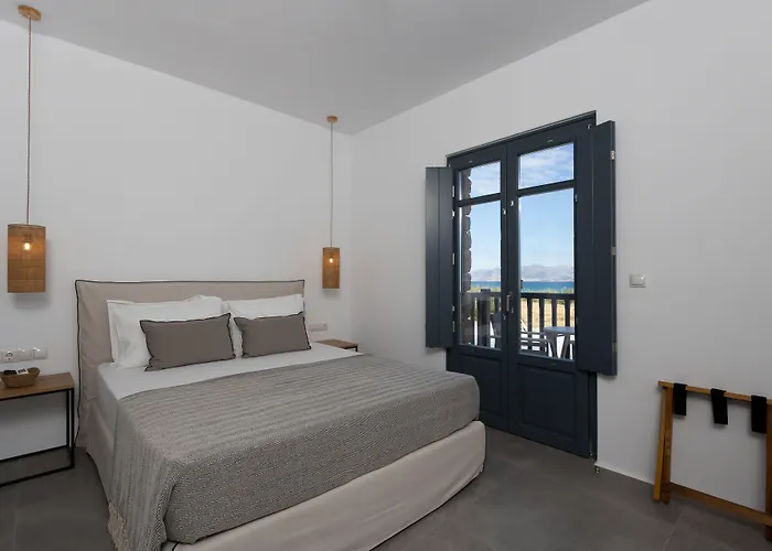 מלון דירות Archon Seaside Retreat 4*